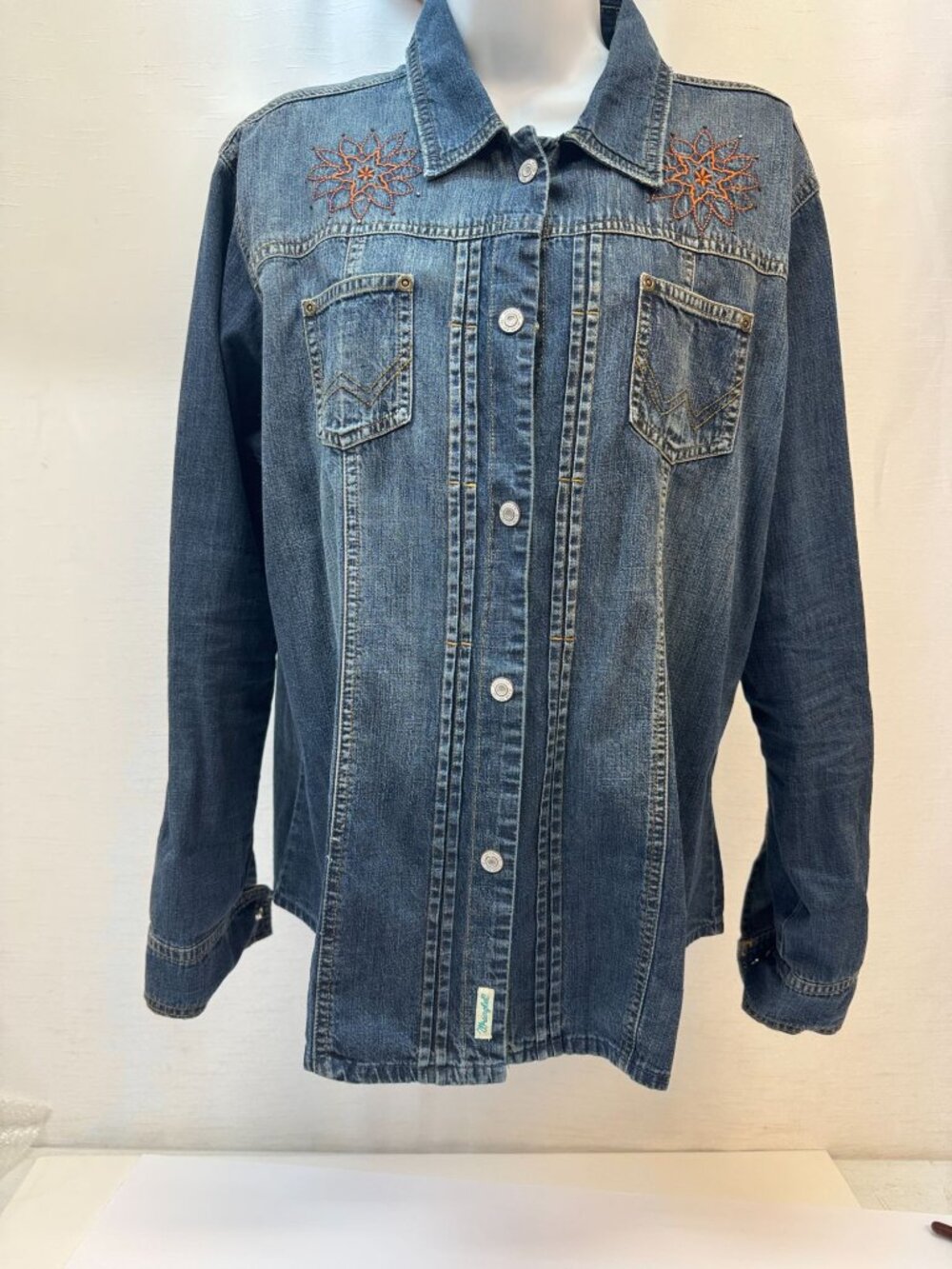 Womans Wrangler Shirt/Jacket -Large Snap front Embroidered Peace Flower